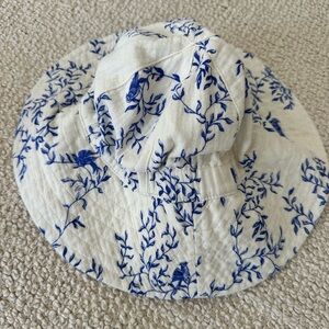 GARBO HAT | BLUE FLORAL EUC 2-4y